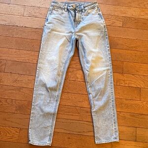 American Eagle Outfitters Light Wash Straight Leg Mom Jeans
